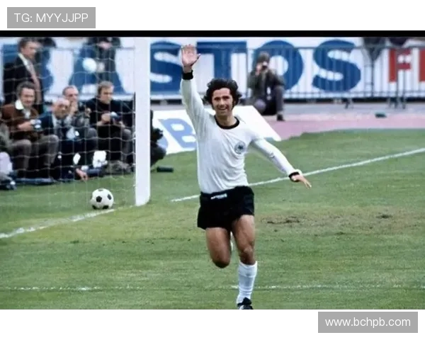 德国名宿穆勒确定将于明年世界杯期间担任电视直播评论员身份引发球迷热议